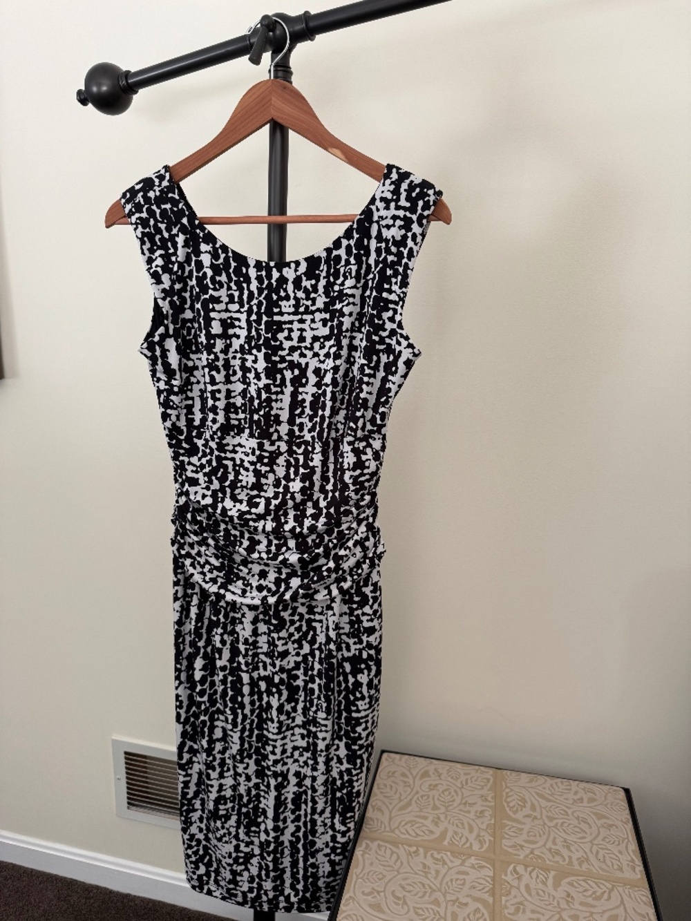 Nine West Black & White Geometric Abstract Ruched Midi Sheath Dress